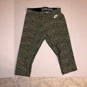 Nike women’s leggings size small